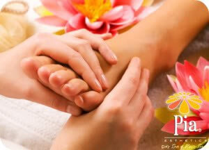 4 Steps to Keep your Feet Looking And Feeling Smooth Between Pedicures!
